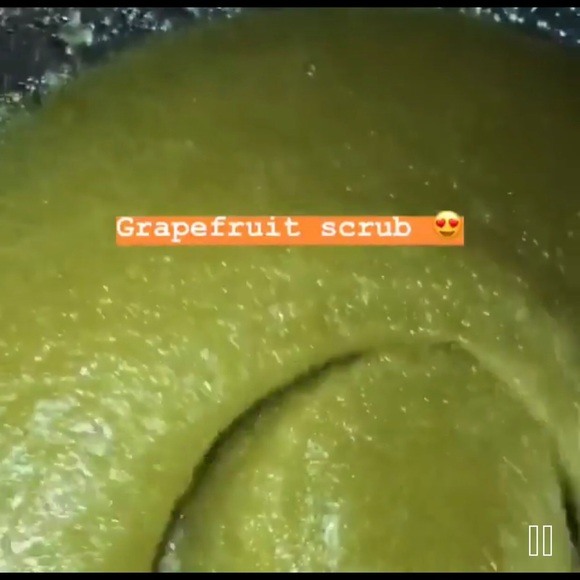 Grapefruit and orange facial scrub - Picture 3 of 4